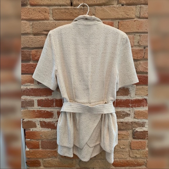 ❤️Alice + Olivia cream blazer top - Picture 2 of 6